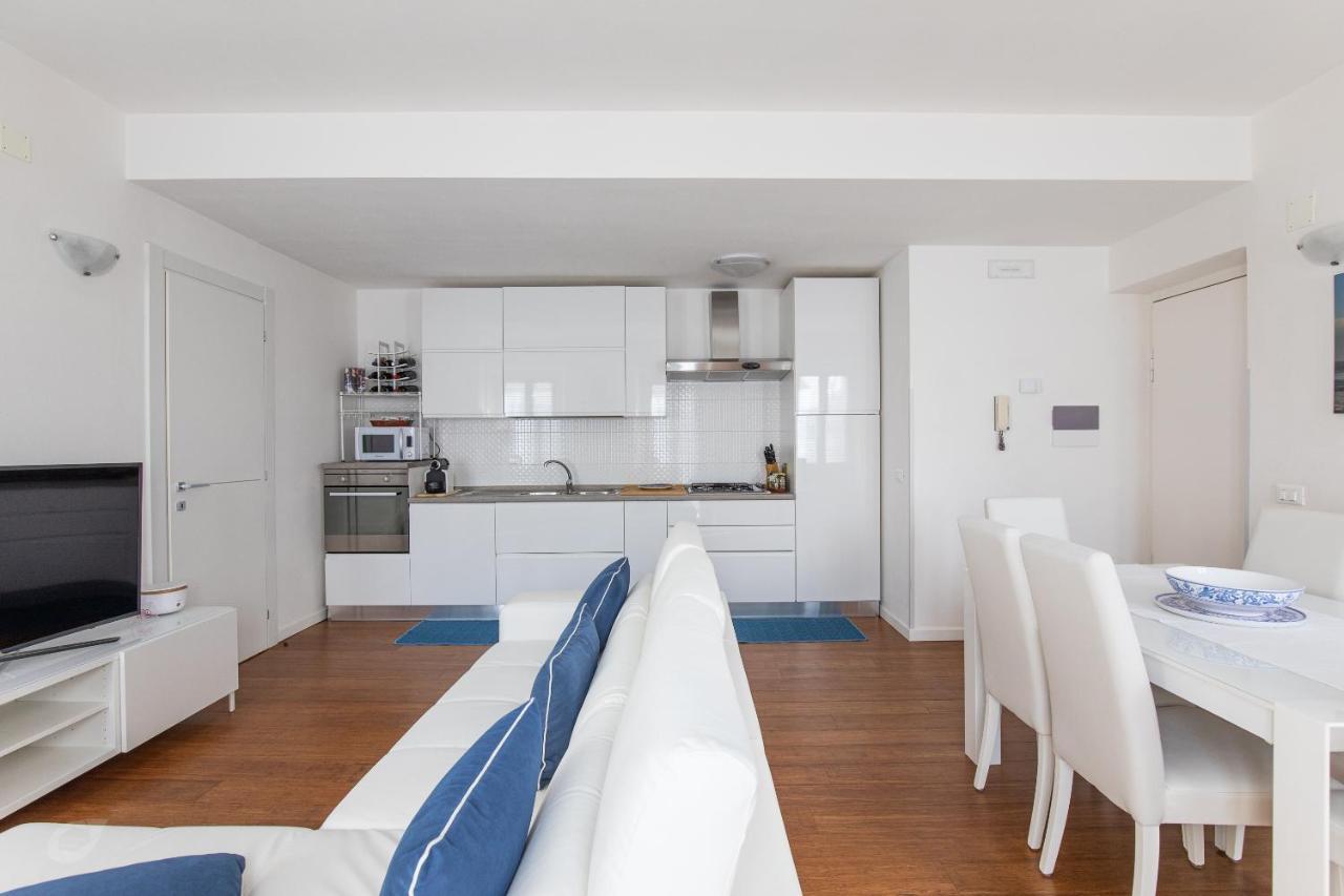 Elena House White Apartment Βιαρέτζιο Εξωτερικό φωτογραφία